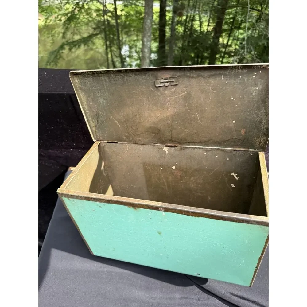 Vintage 1950’s Ransburg Metal Bread Box Locking Lid All Original